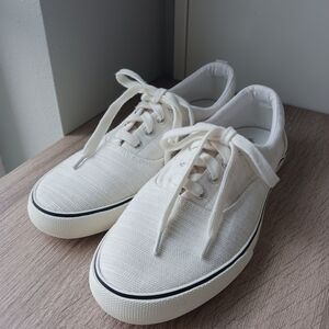 🌷 Universal Thread Molly Canvas Sneakers